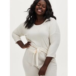 WHITE RIBBED DOLMAN SLEEP TEE